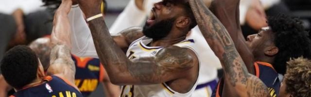 开云体育-詹姆斯：今晚只用出战24分钟 还需要适应无眉打法