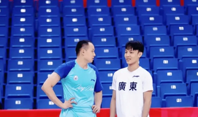 赛事比分-上半场徐杰4中2得到5分3助攻，胡明轩罚球2中2得到2分2助攻